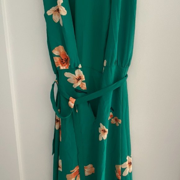 Aritzia Green Floral Plunge Back Midi Dress (6) - Picture 3 of 7
